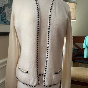 Luxurious Cashmere Neumann Marcus winter white, size L, vintage sweater set